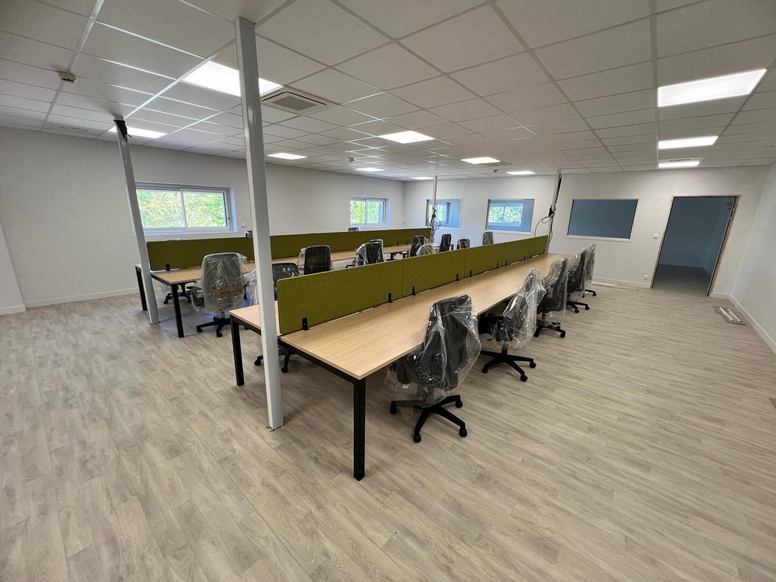 Mobilier Bench autour de Bordeaux - multiposte Flex Office réglable électrique avec écran séparateur acoustique - Open Space