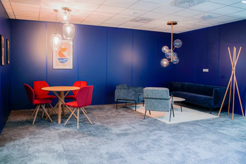 Cloison modulaire en panneaux plein et dalles de plafond acoustique Bordeaux : projet  sur mesure  dimension 60X60 cm