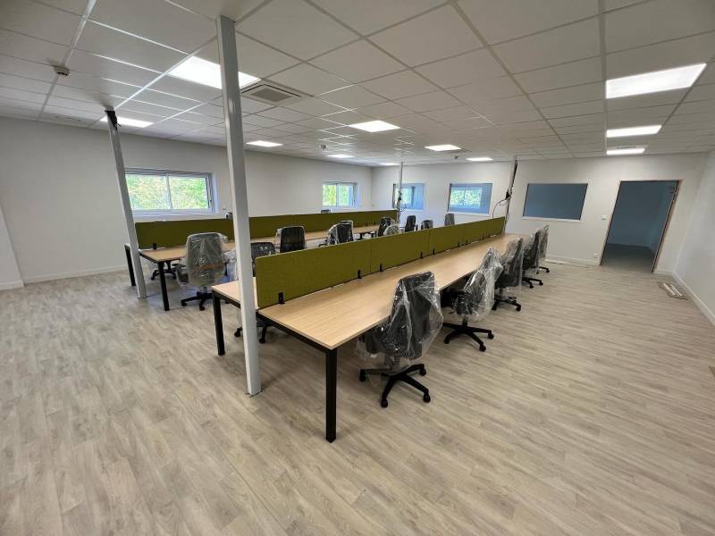 Mobilier Bench autour de Bordeaux - multiposte Flex Office réglable électrique avec écran séparateur acoustique - Open Space