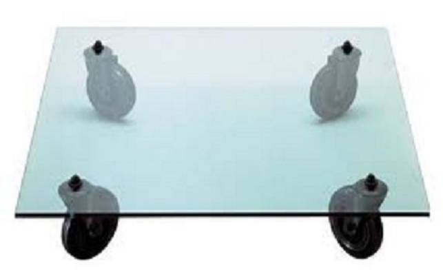 table basse en verre sur roulette